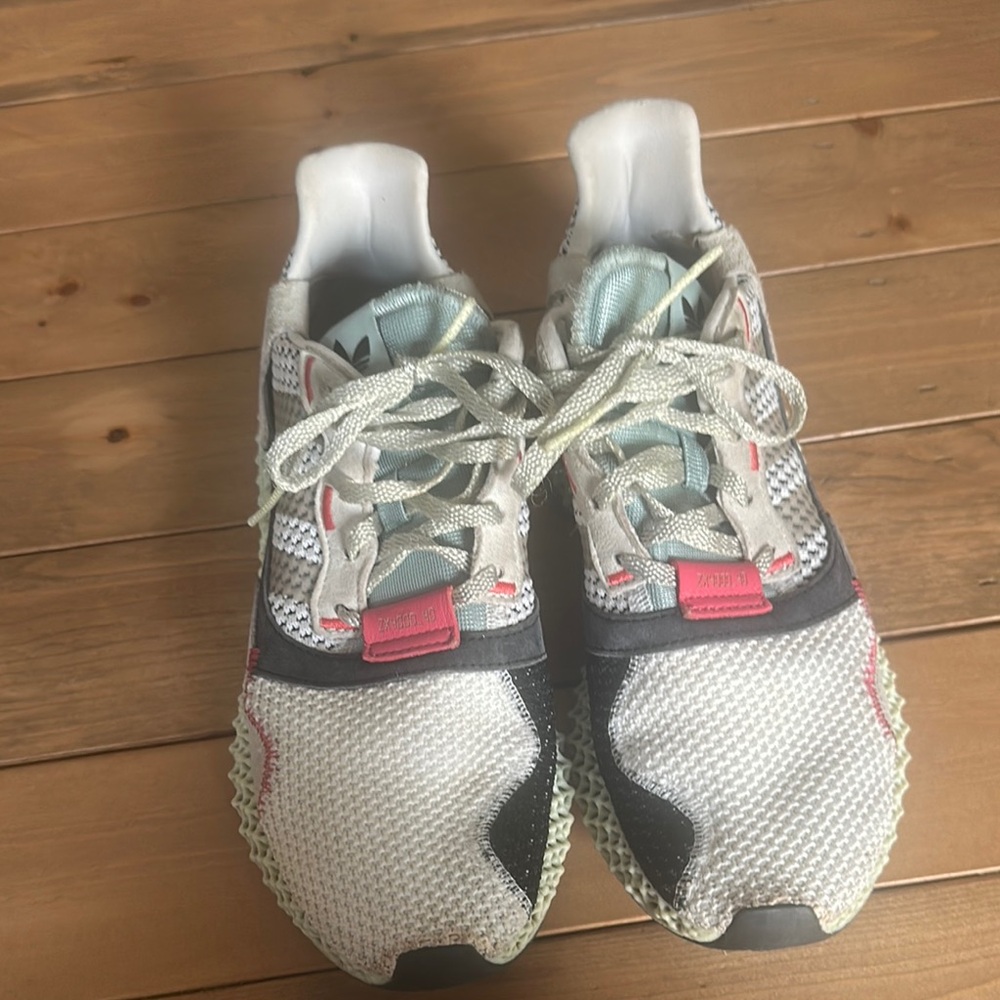Adidas 4d runners. Men’s 7 Women’s 8 . Used